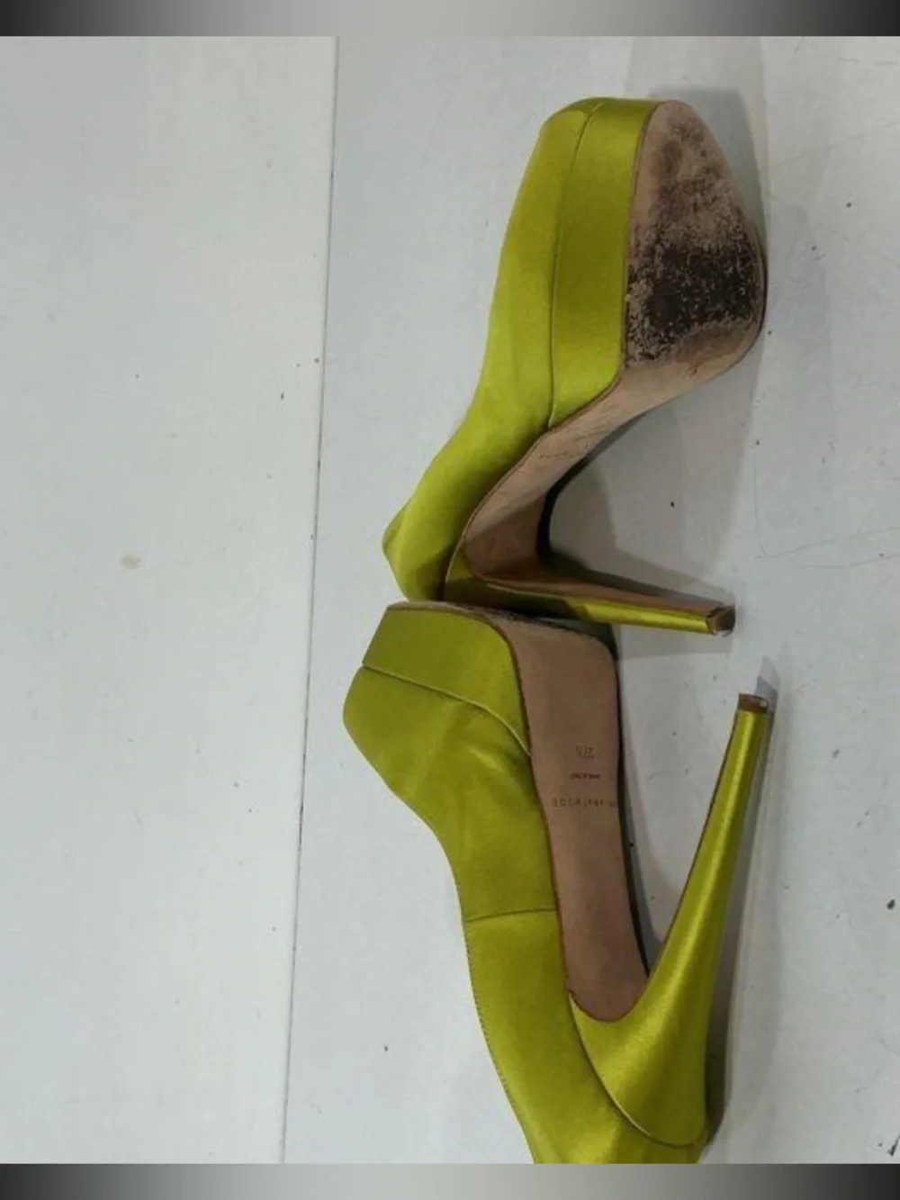Women’s Brian Atwood Lime Green Satin Platform Pumps Size 37.5